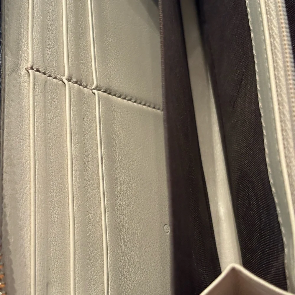 Gucci Guccissima Taupe GG-Embossed Zip Wallet with Gold Plaque - Picture 13 of 16